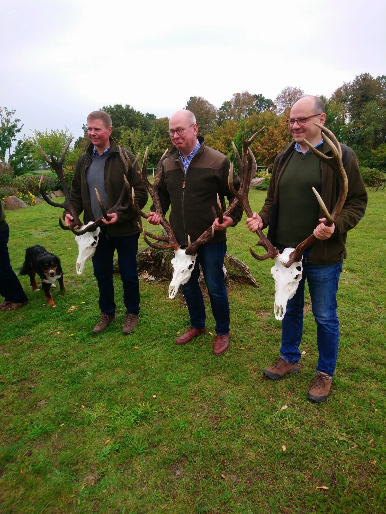 Jäger mit Damwild Trophäen — Gesellschaftsjagd VENATOR