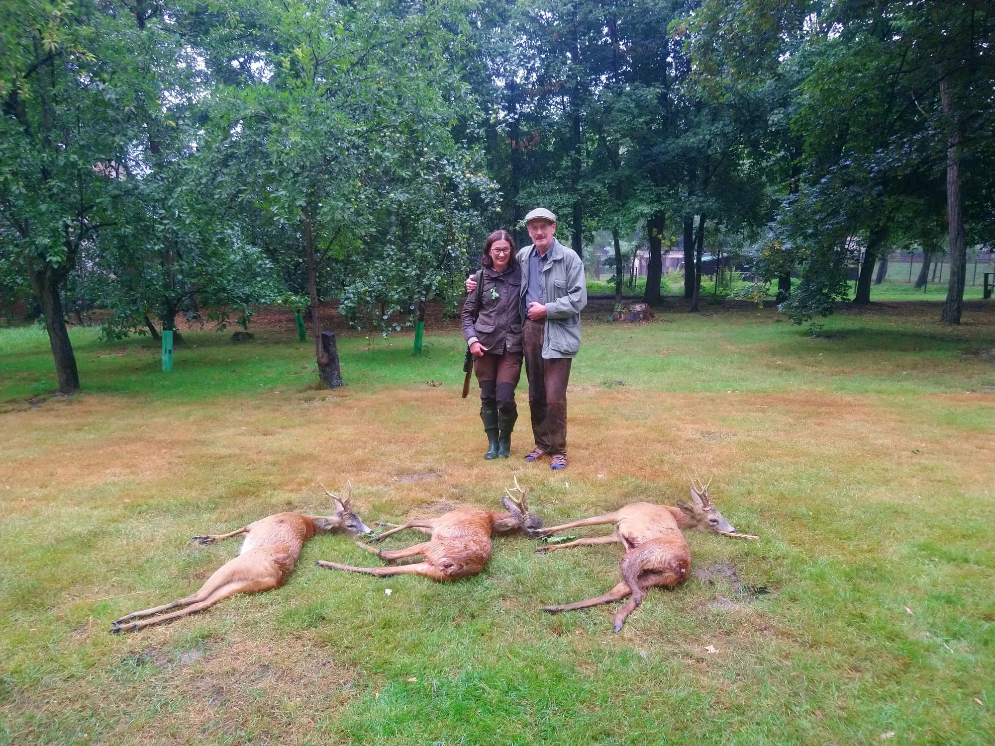 Jäger mit Rotwild — Gesellschaftsjagd Polen VENATOR